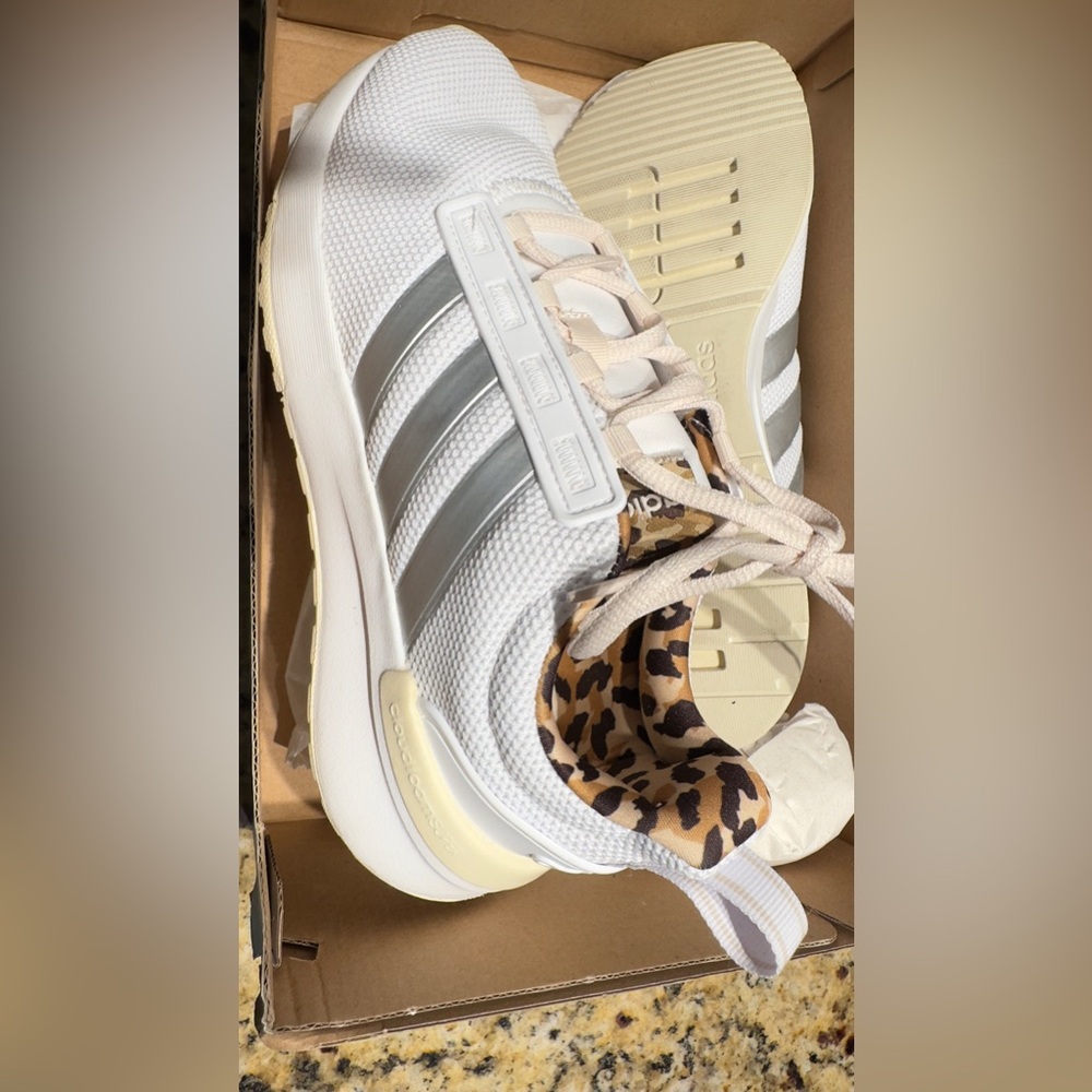 Adidas sneakerss